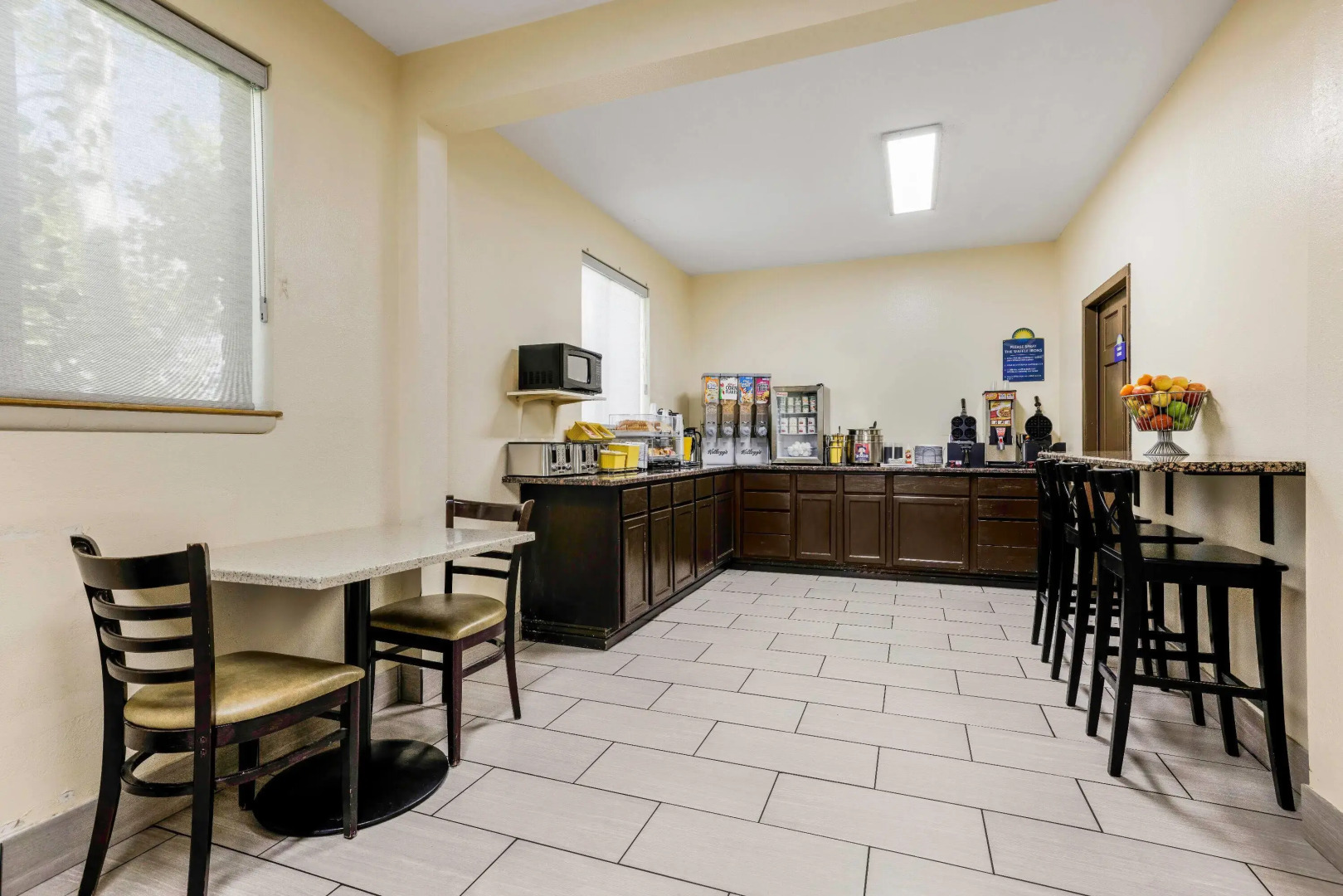 Days Inn by Wyndham Cortez