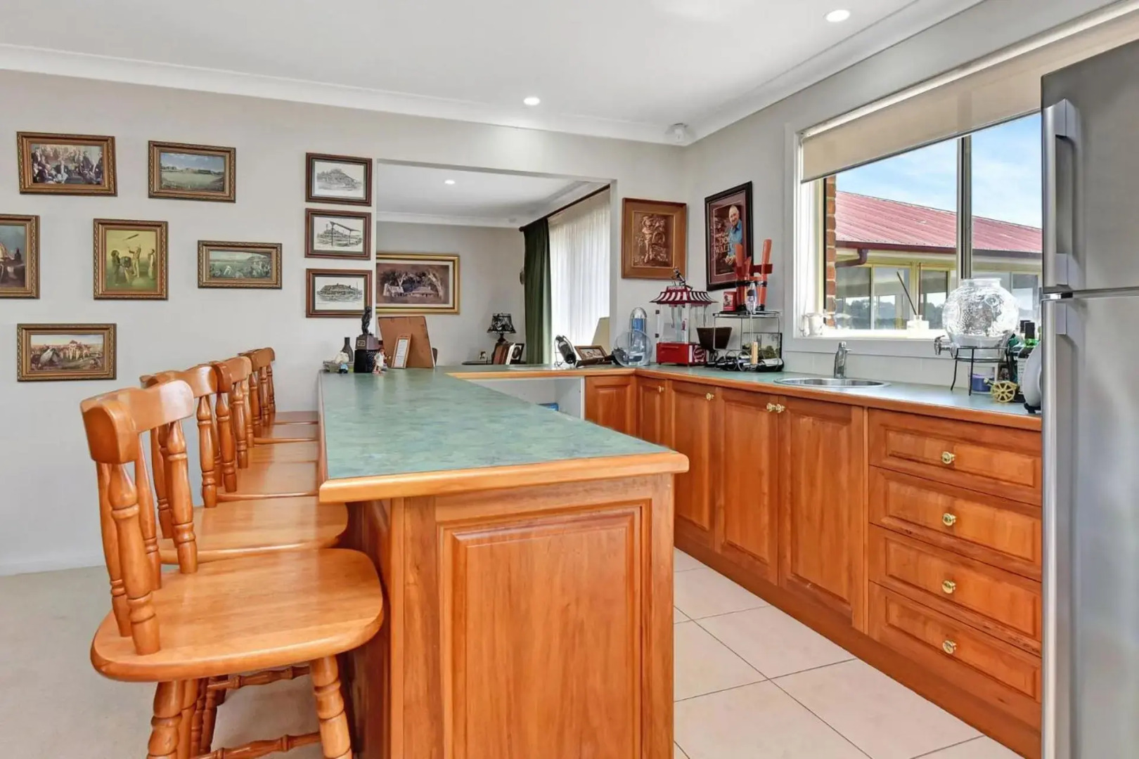 Noble Willow Estate Lovedale. Super Spacious, with views and pool