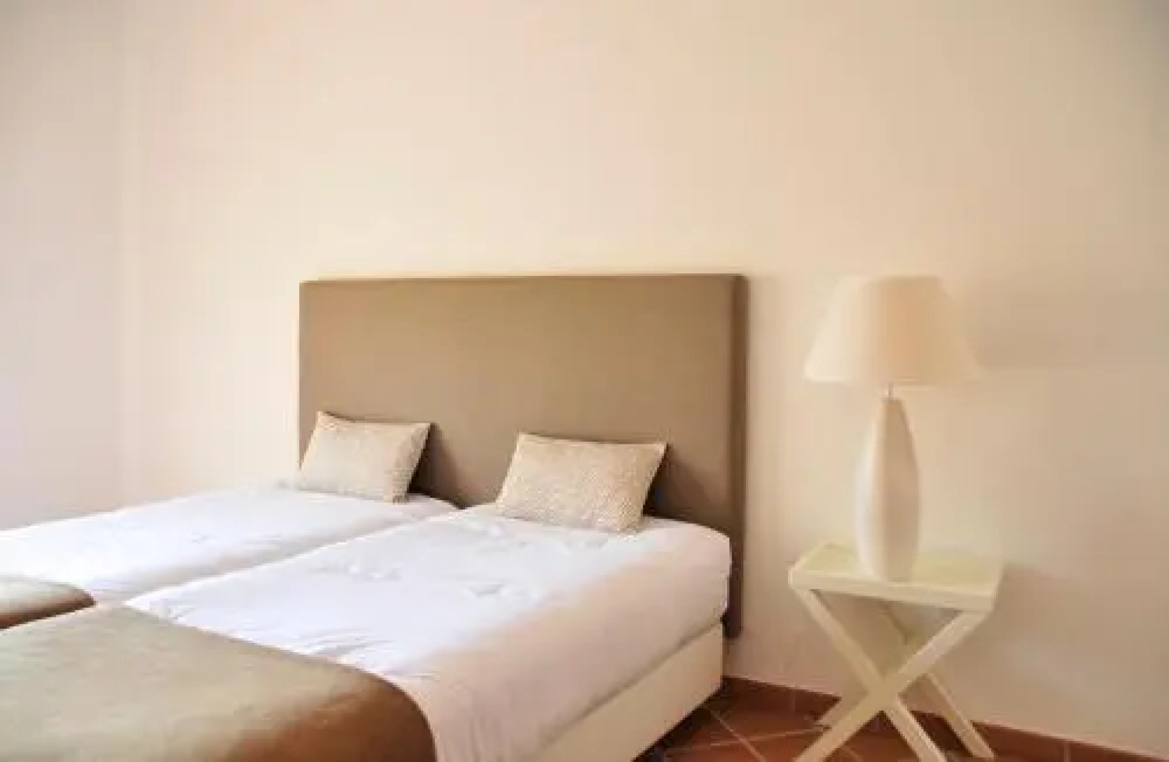 Townhouse Beach Pool Silver Coast C1