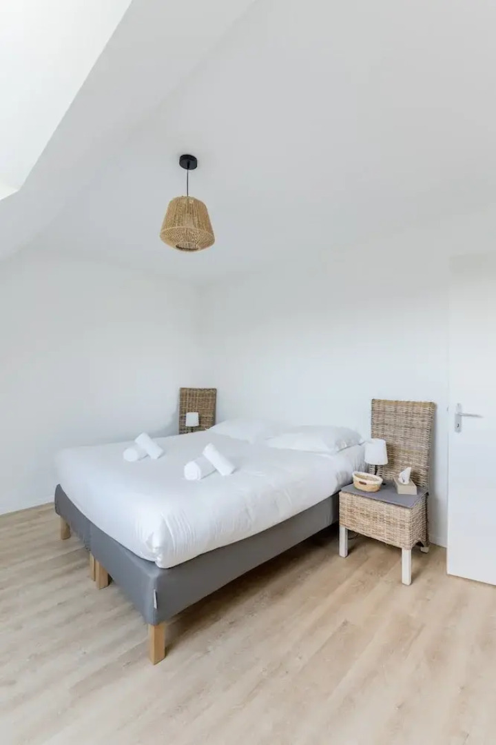 Pretty new House With Small sea View