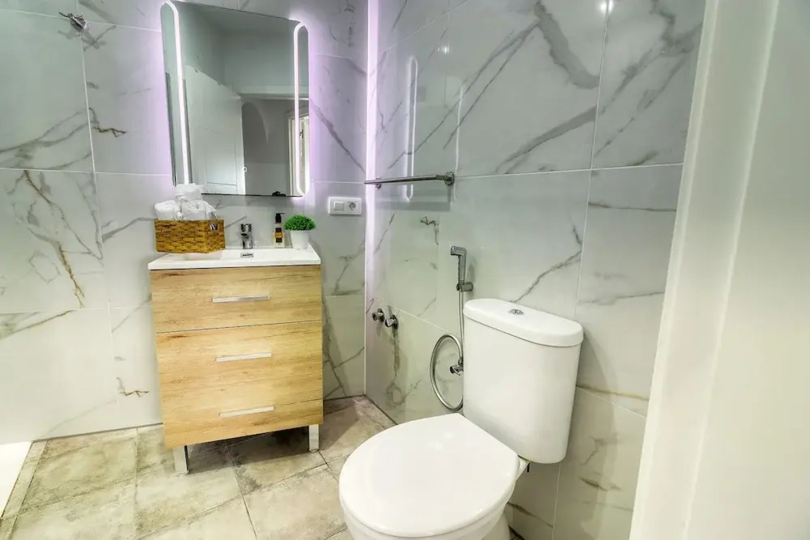 Spacious Terrace House w Ocean View 100m to the Beach