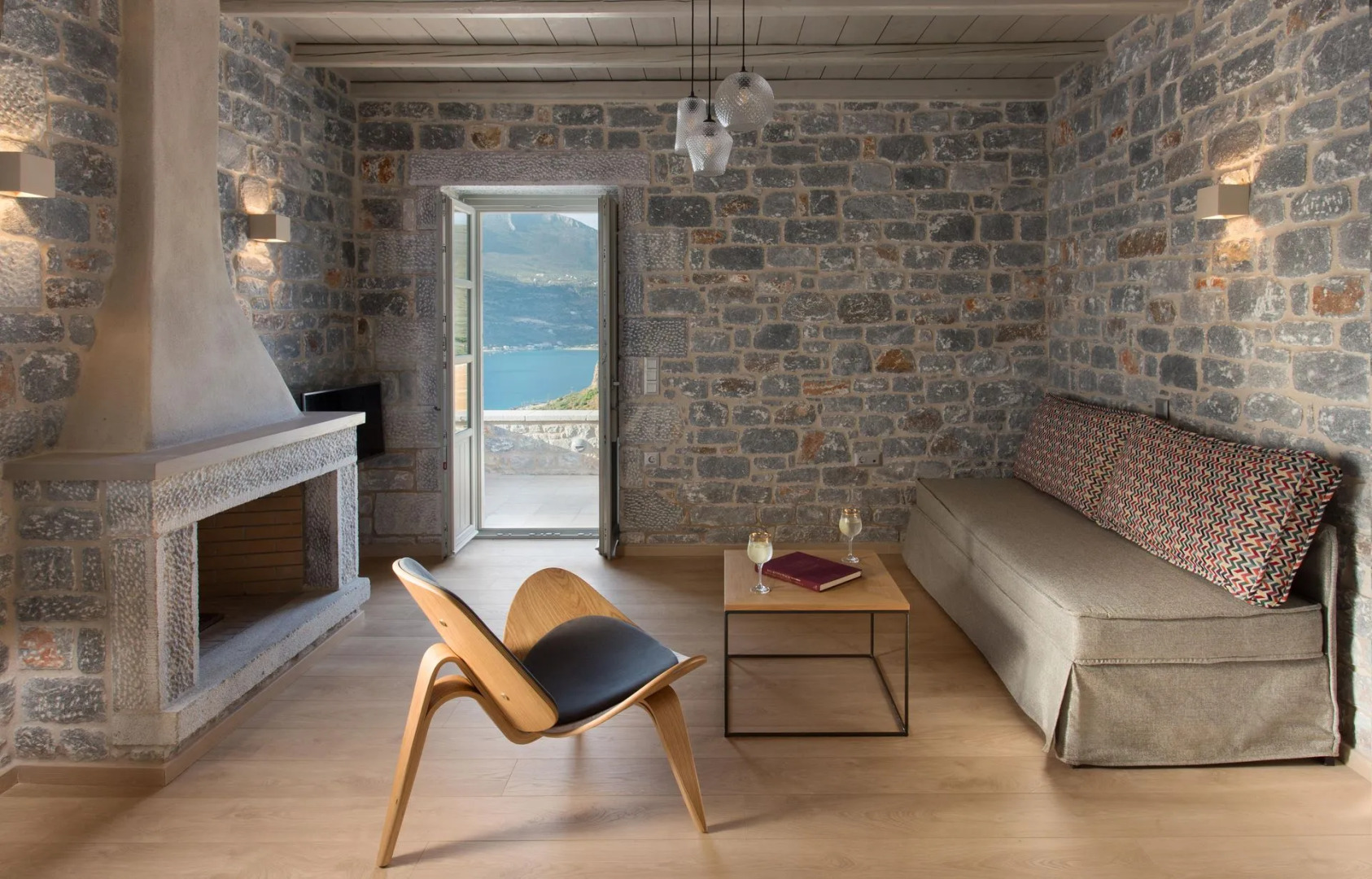 Trapela Limeni Luxury Suites