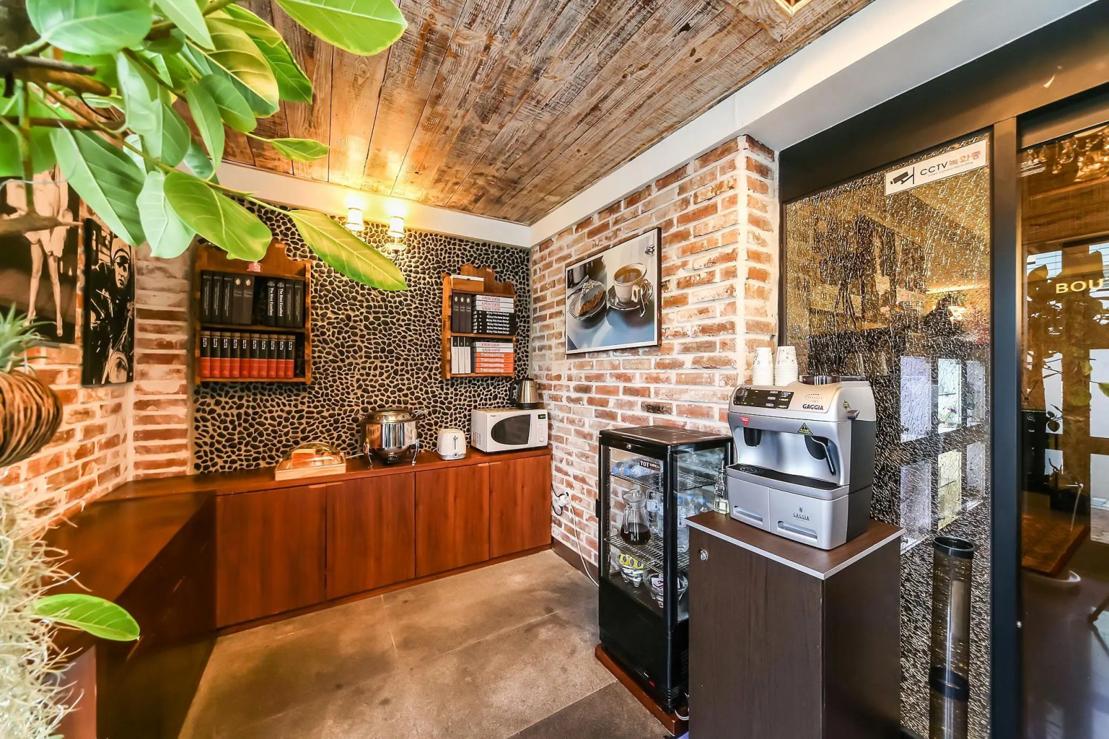 Hotel February Suseong