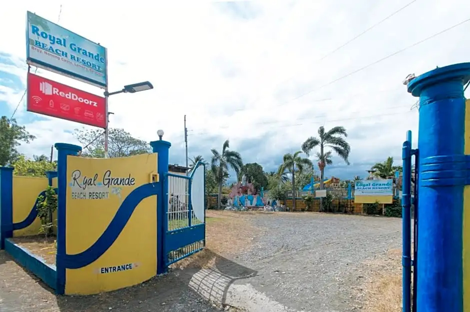 RedDoorz @ Royal Grande Beach Resort Batangas