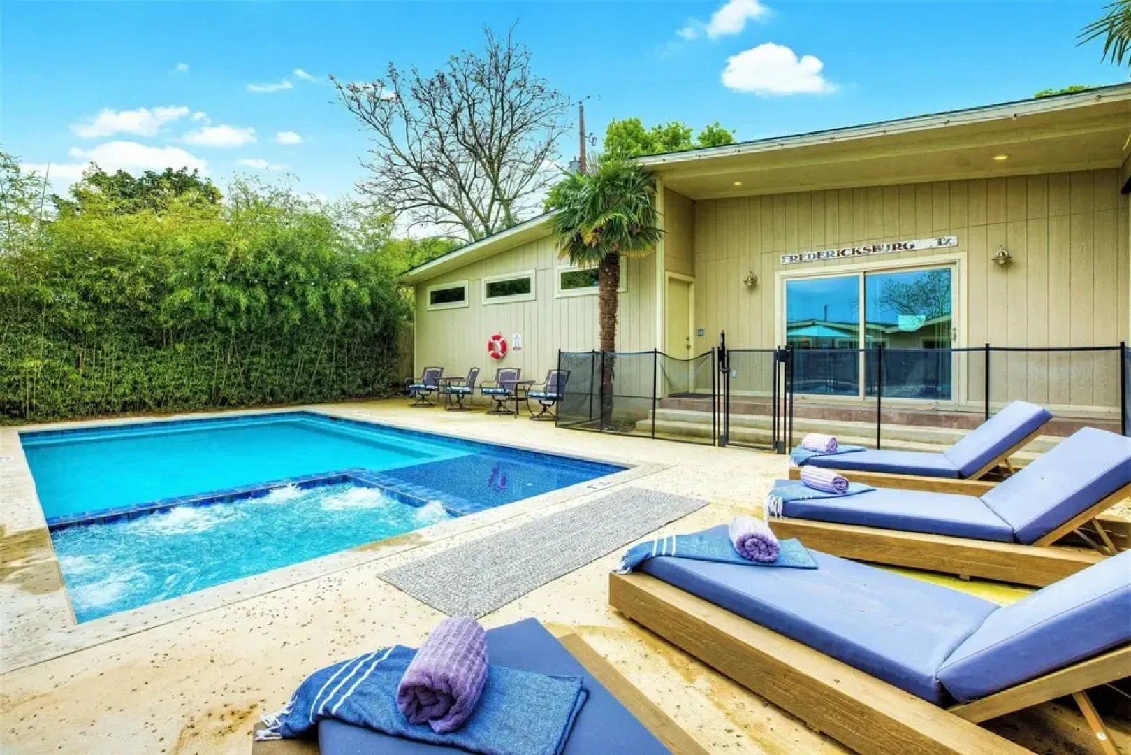 Large Luxury Home W/pool, Hot-tub, Grill/bar, &cin