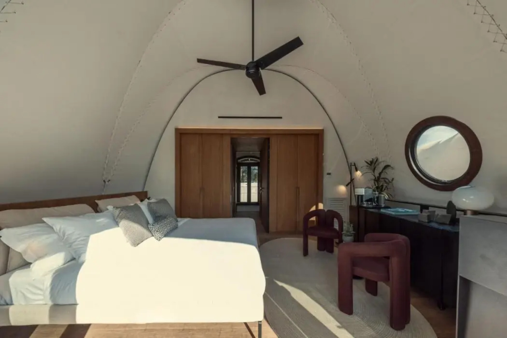 91 Athens Riviera, The Resort