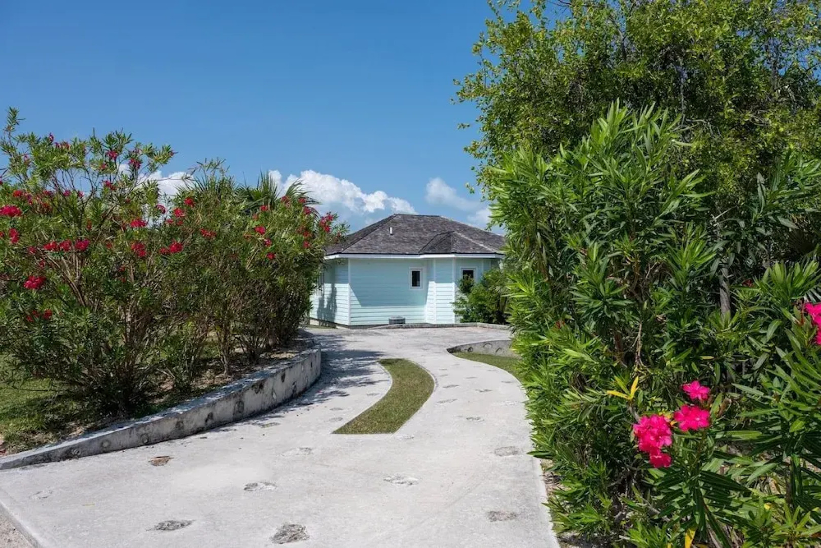 Turtle Pointe - Lux New Windermere Home W/pool, Boat Dock, Beach 3 Bedroom Home