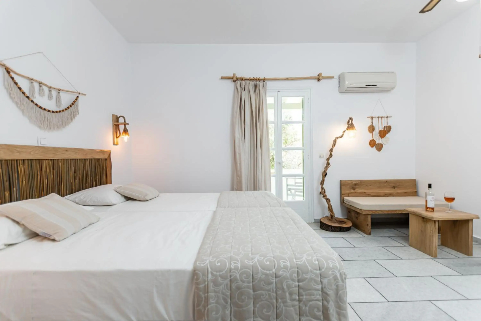 Studios Vrettos Beachfront Hotel