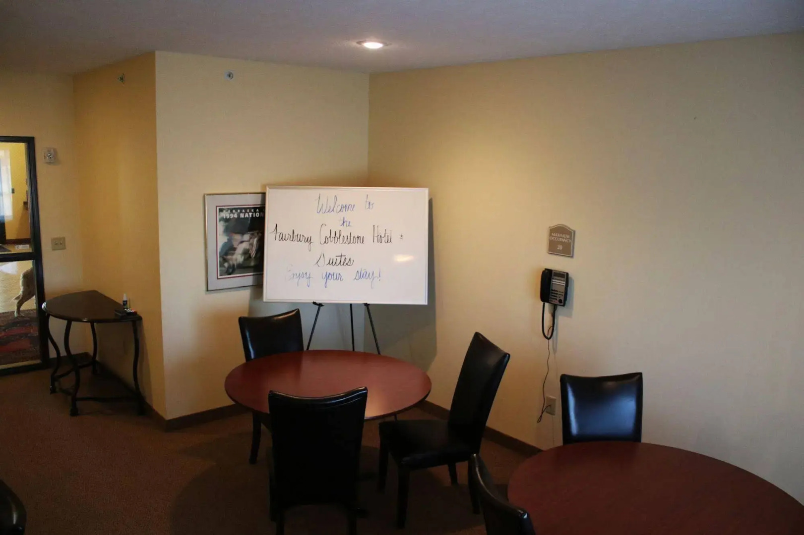 Edgewood Hotel & Suites