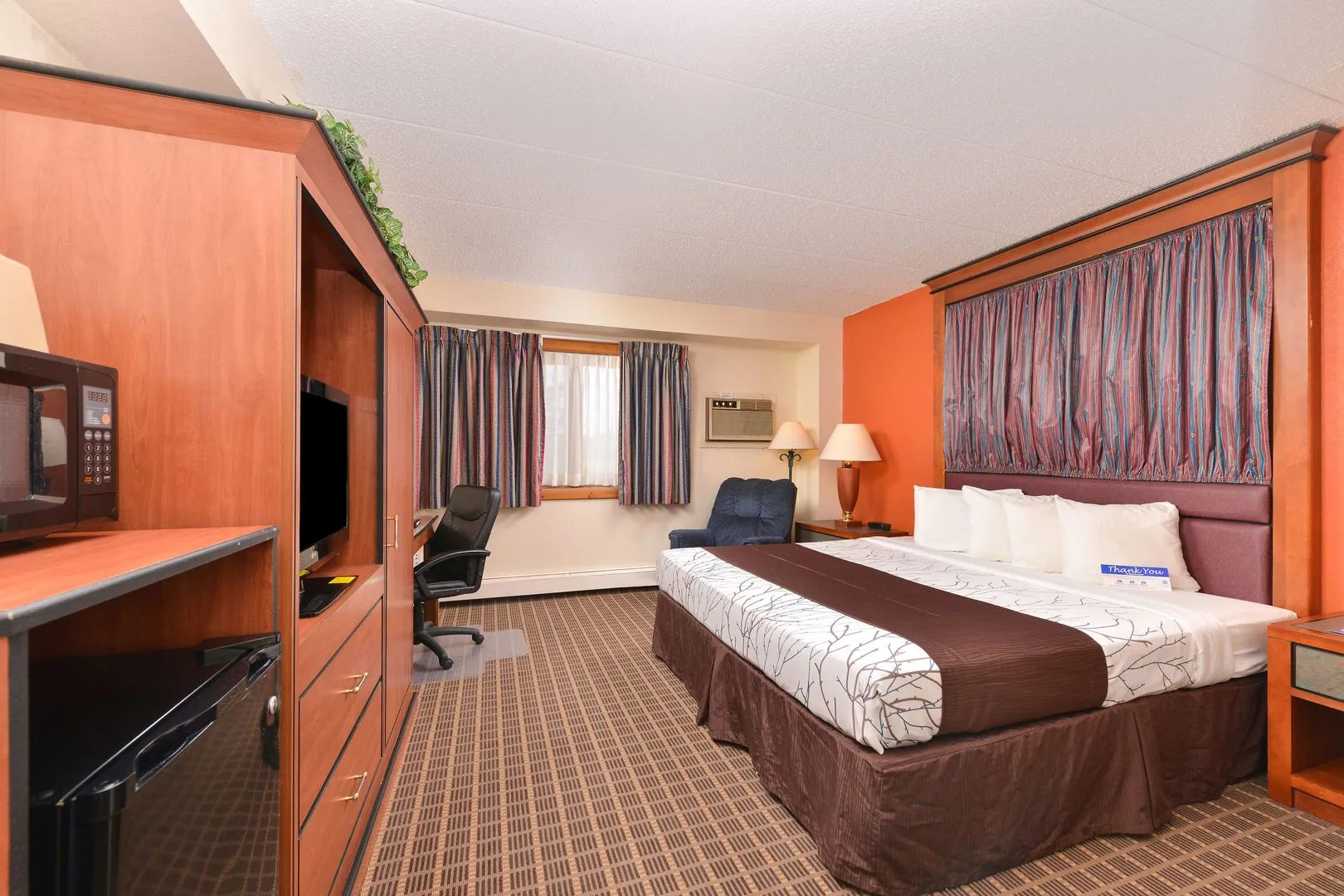 Stillwater Inn & Suites