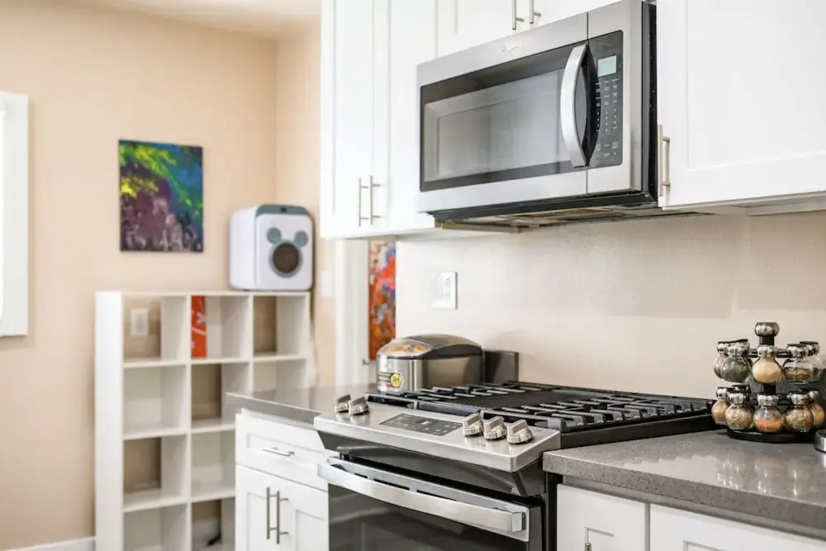 Whimsical Family Stay 10 Min Walk to PV Hospital