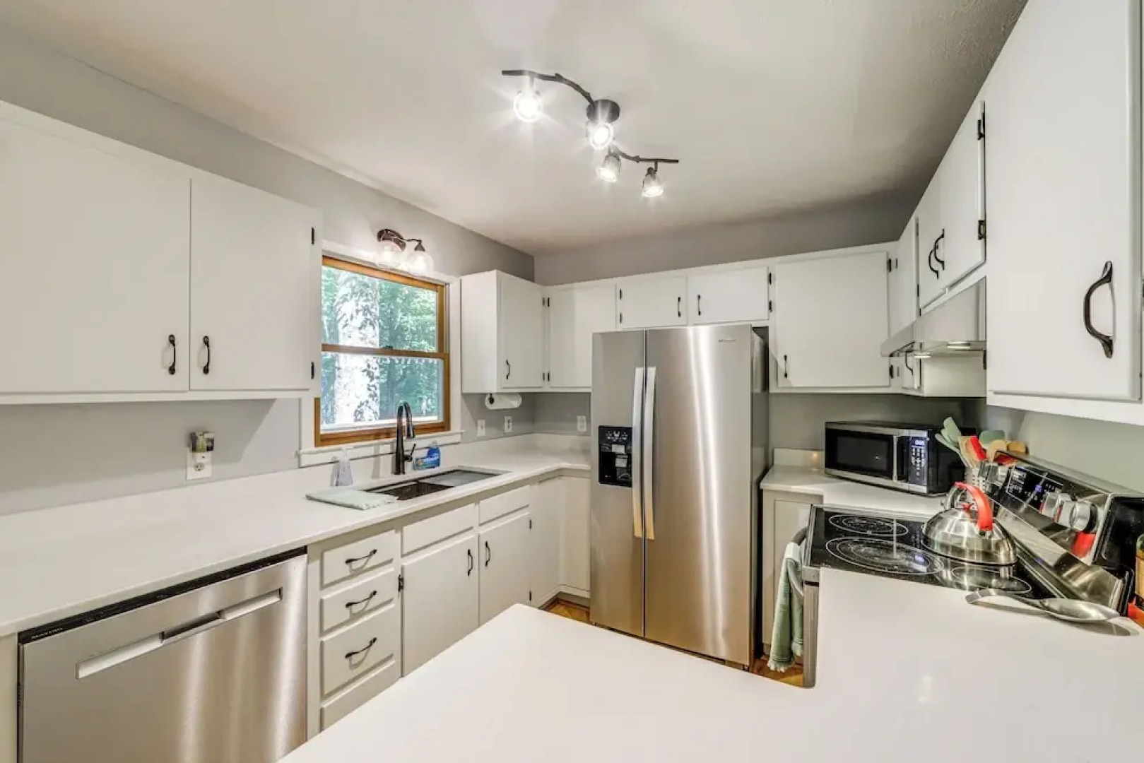 Maggie Valley Cottage w/ Hot Tub & Creek View!