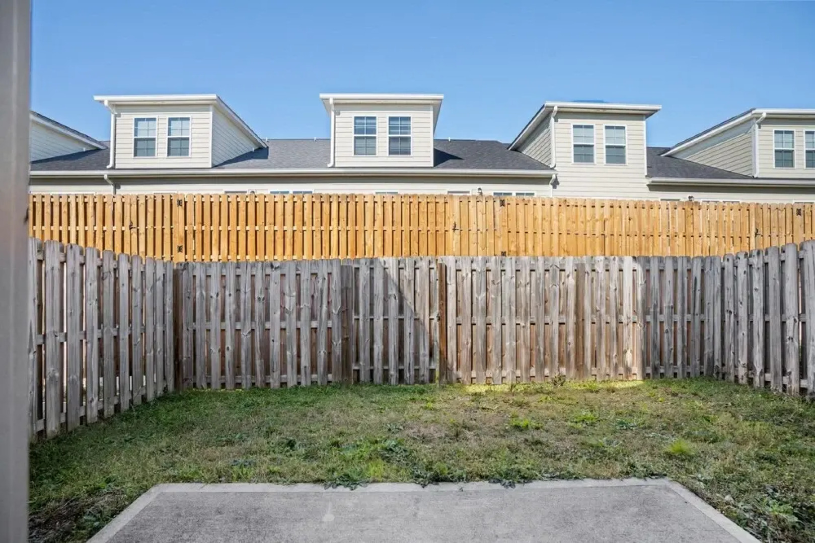 Good Vibes Only - Perfect Home In Quiet Residential Area With Work/study Space 4 Bedroom Townhouse by Redawning