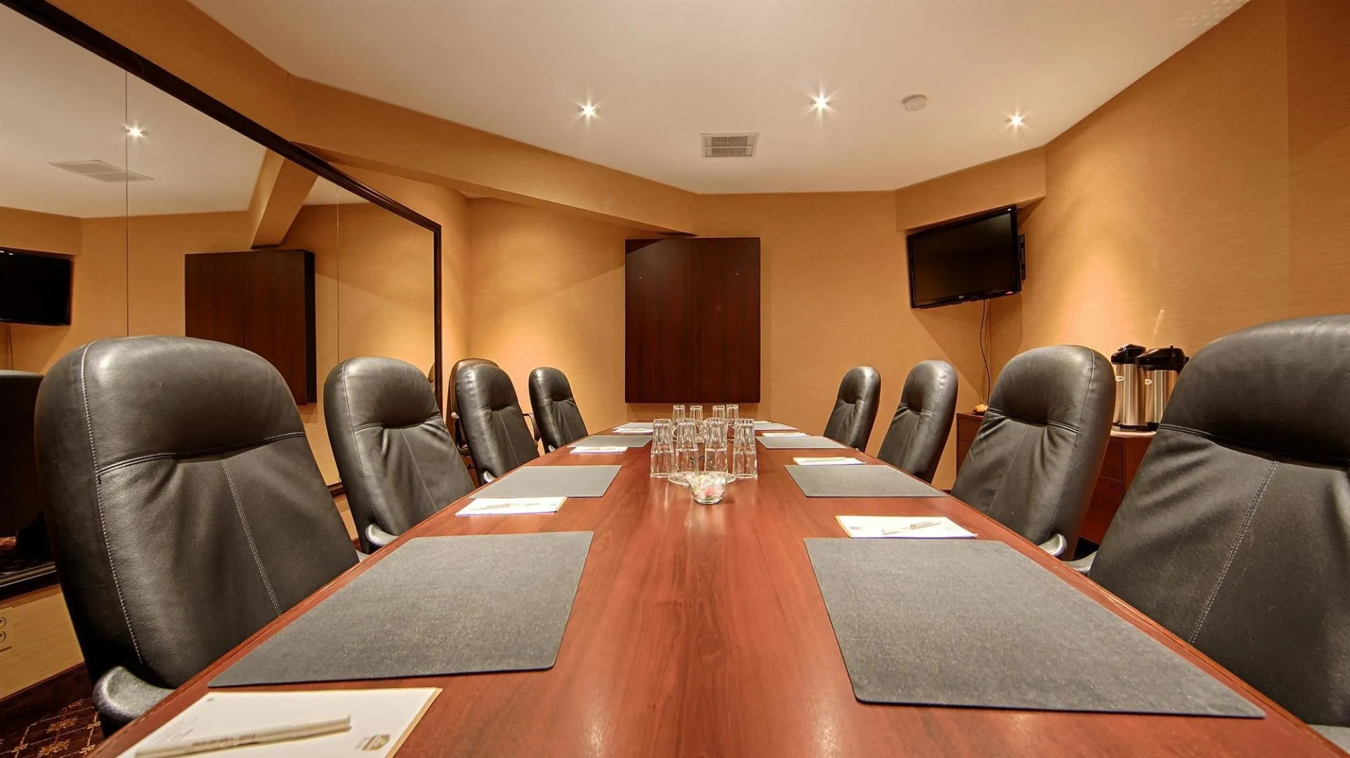 Best Western Plus Rose City Suites