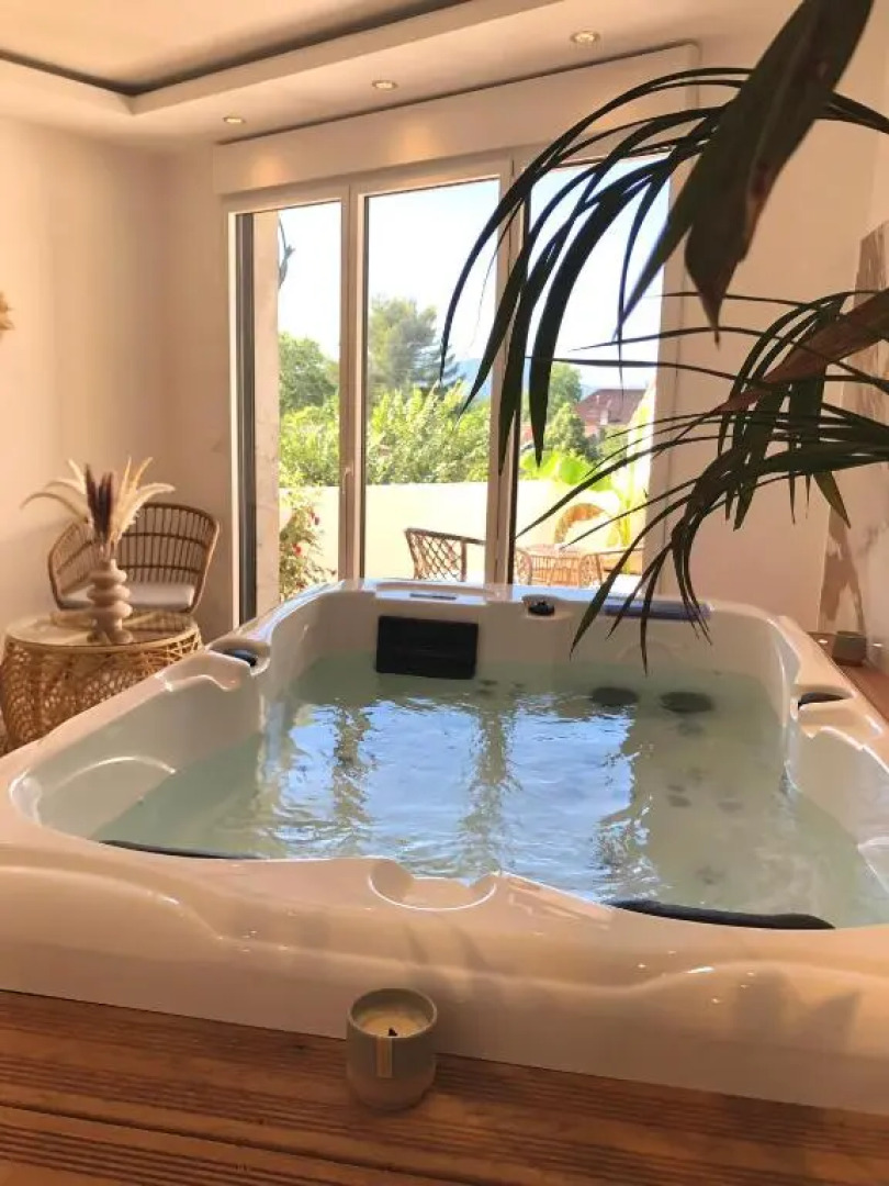 Studio la Boheme Jacuzzi Et Terrasse Vu Sur Pic Saint Loup (Adults Only)