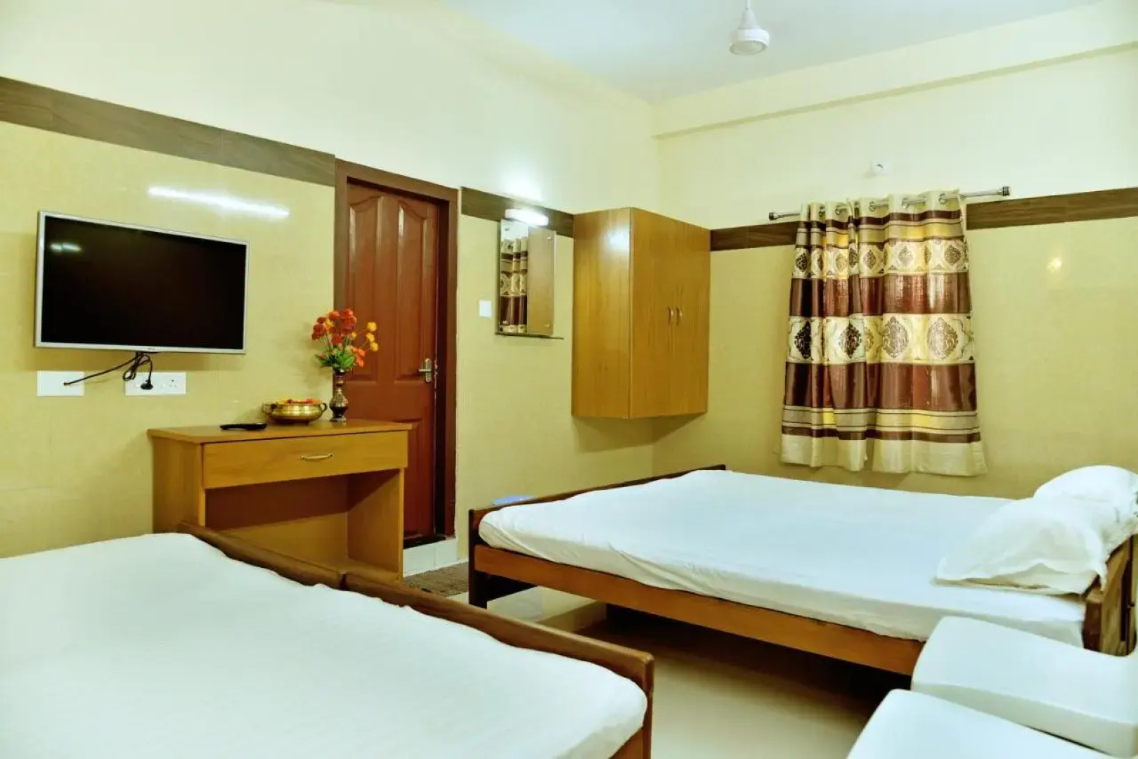 Hotel Parvathi International