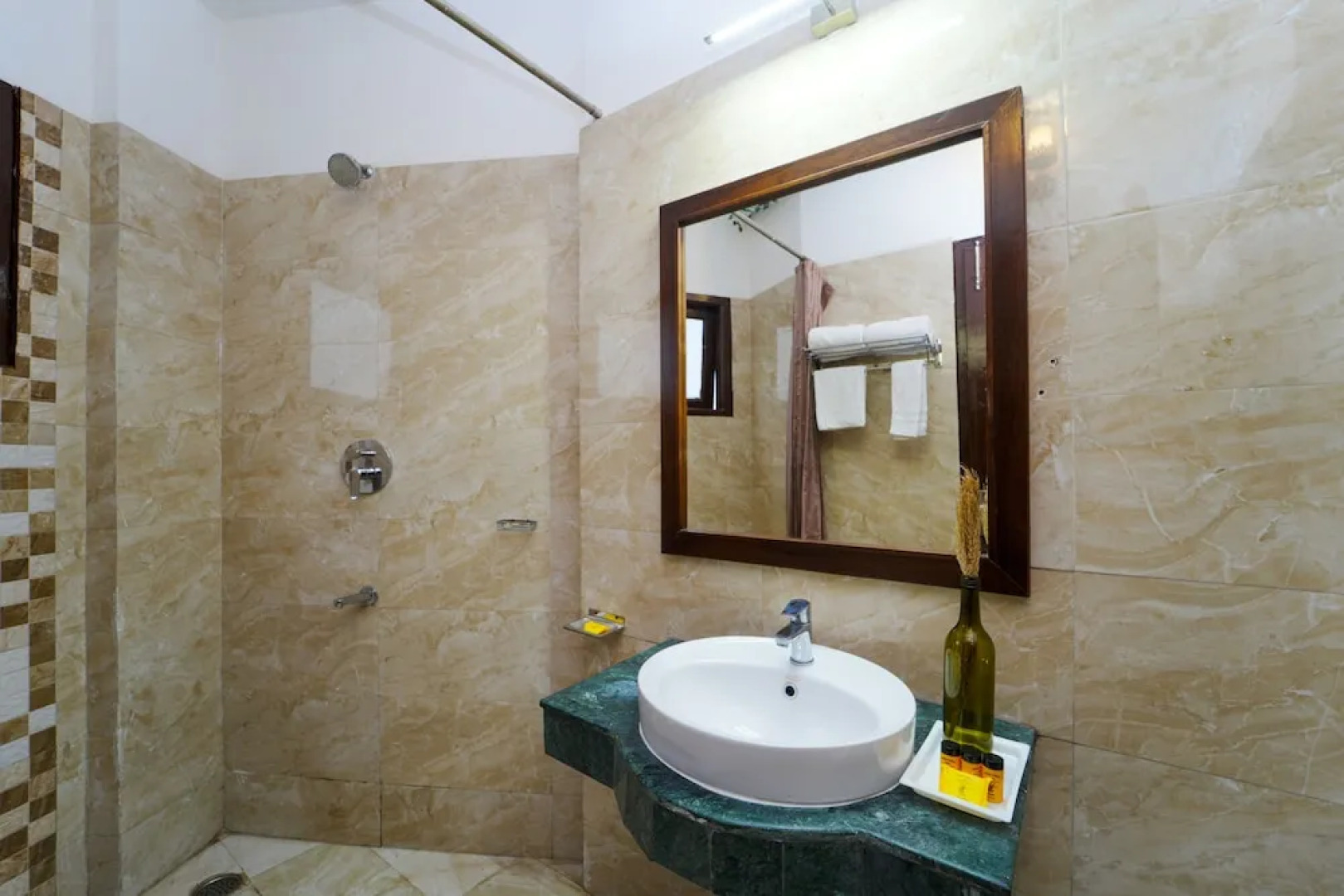 Montrose 11 Boutique