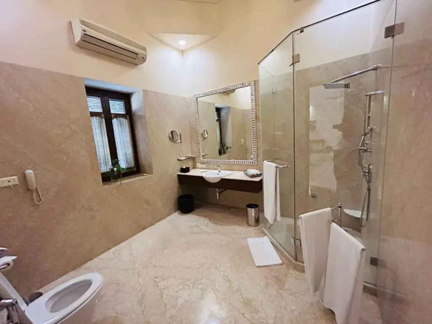 The Lalit Laxmi Vilas Palace