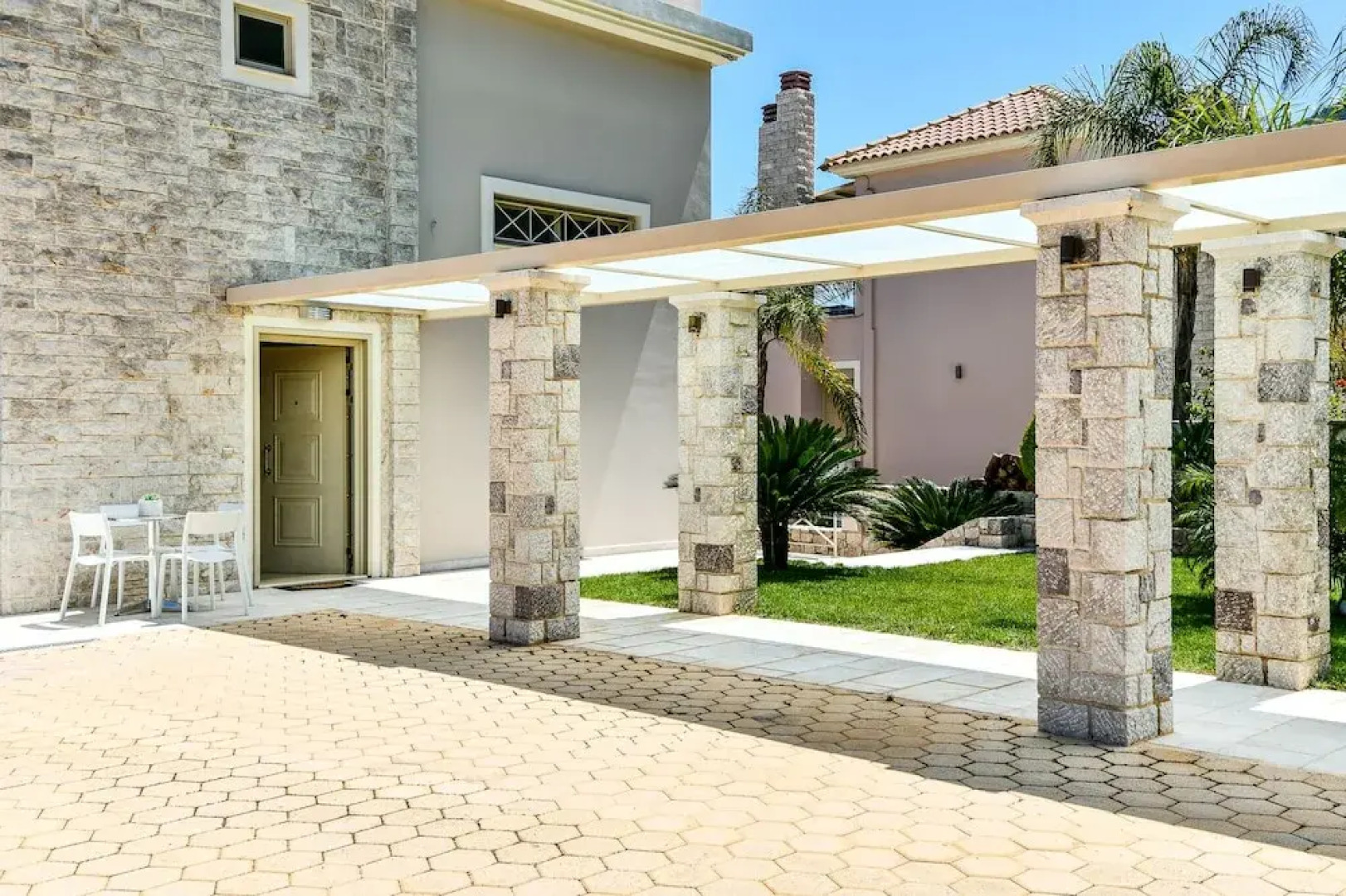 Villa with Striking views over the infinity Pool