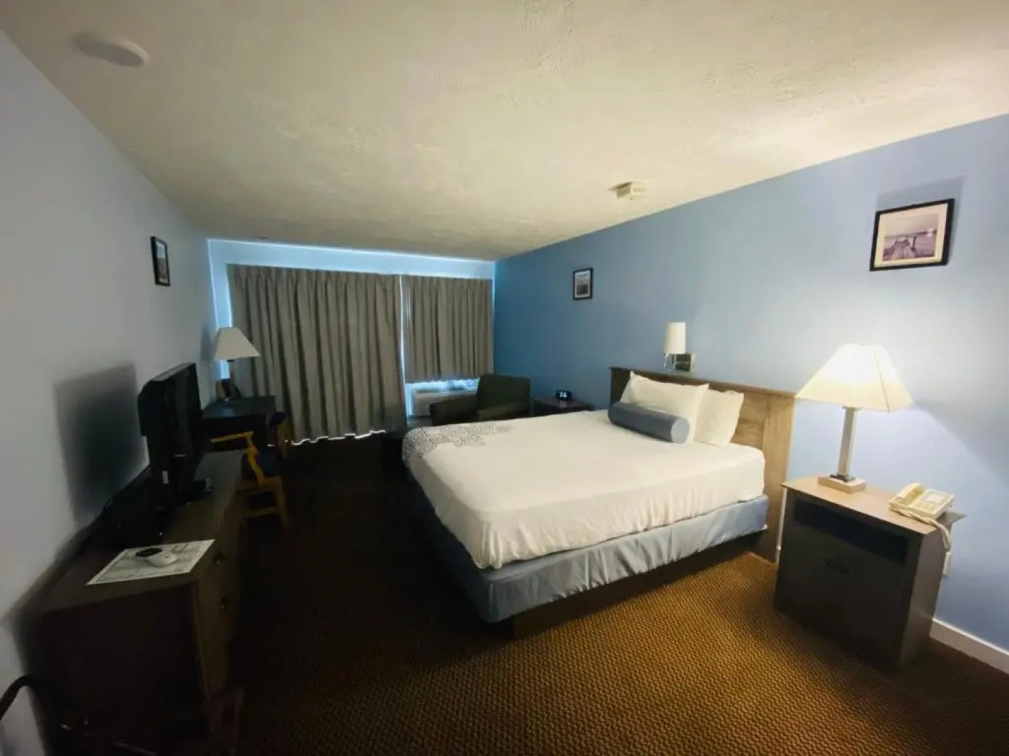 Fleetwood Inn & Suites