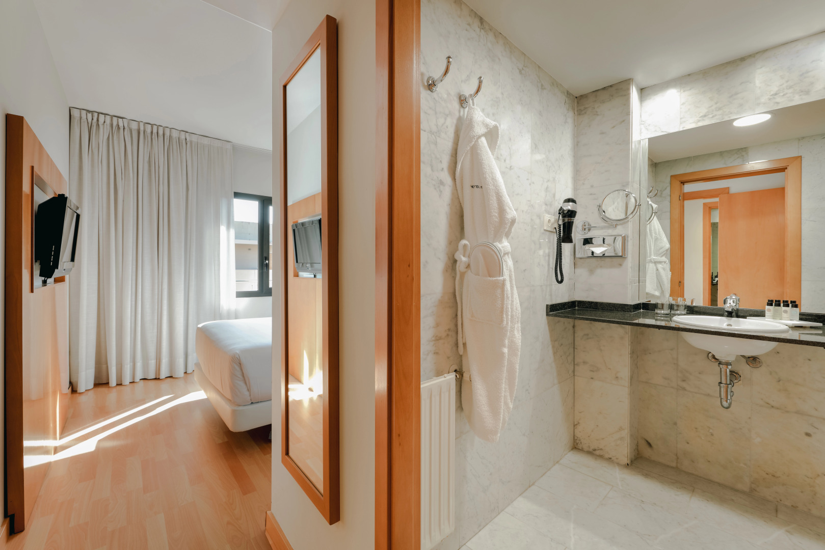 Отель Сatalonia Barcelona Beach