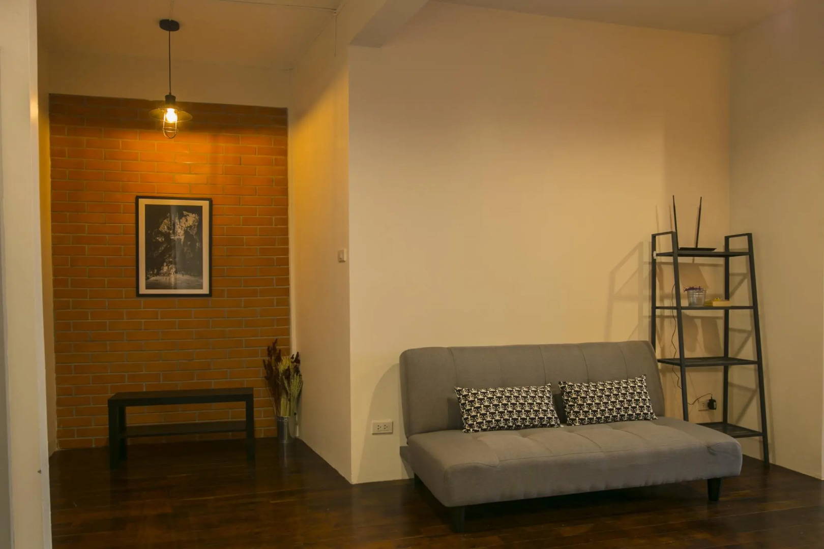 Chedi View Hostel & Rooftop Bar