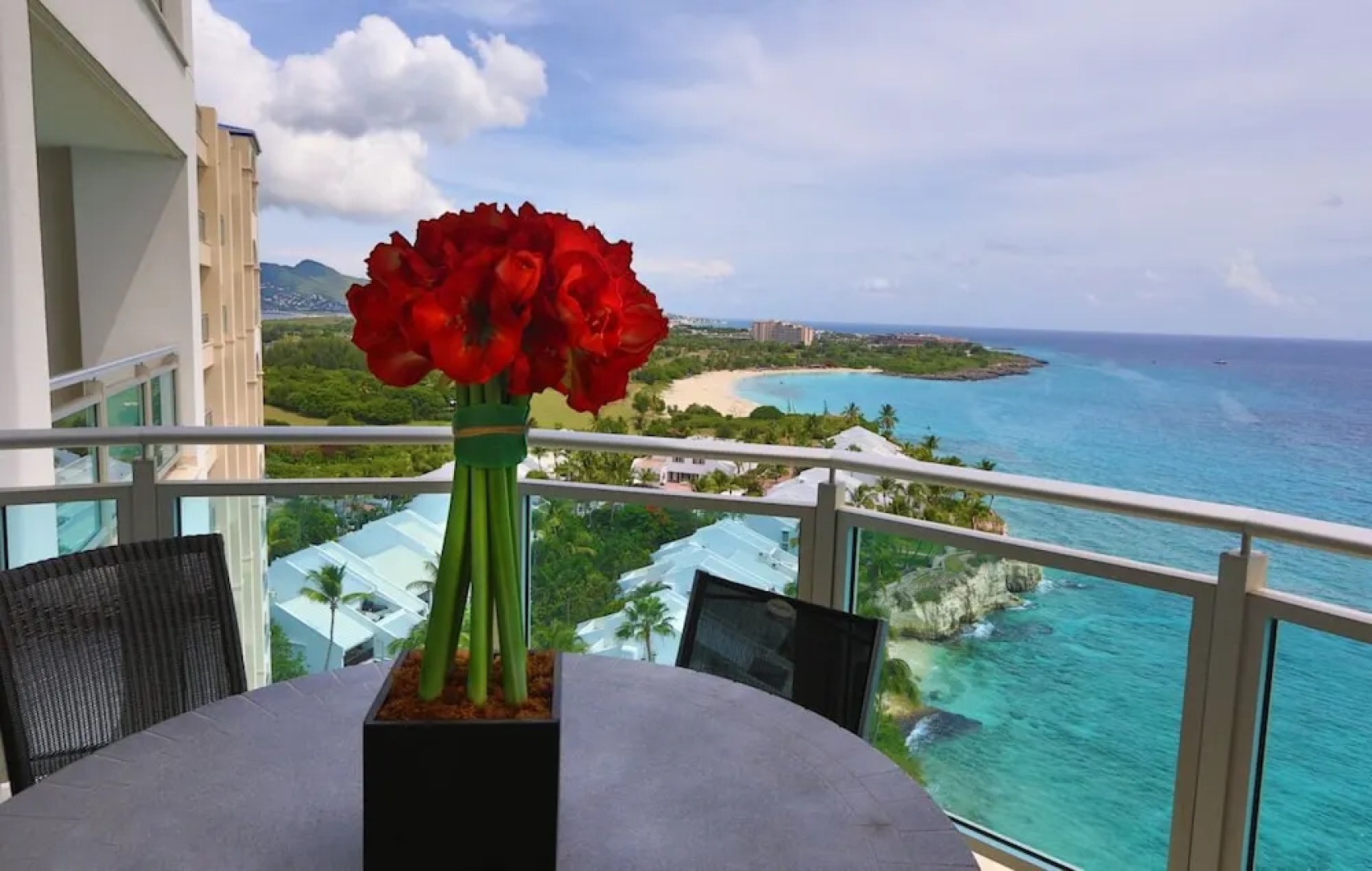*The CLIFF_ BEACHFRONT and LUXURY MODERN UNIT* C2