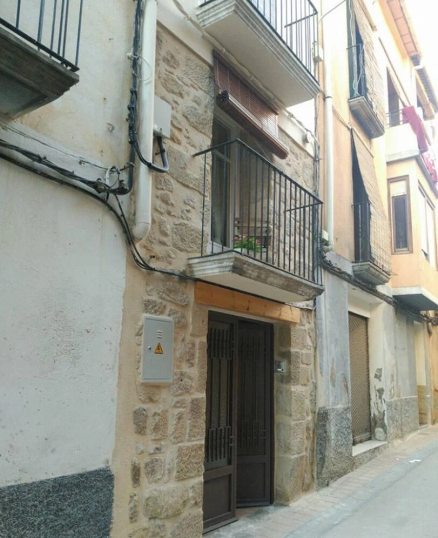 House With 3 Bedrooms in Maella, With Wonderful City View and Furnishe