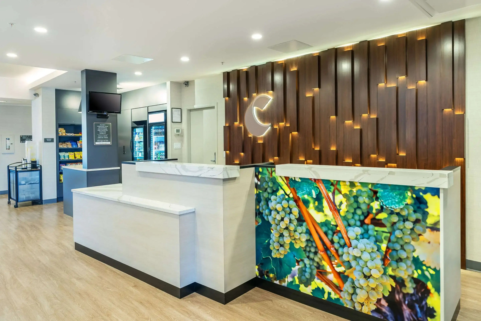 Comfort Suites Kelowna