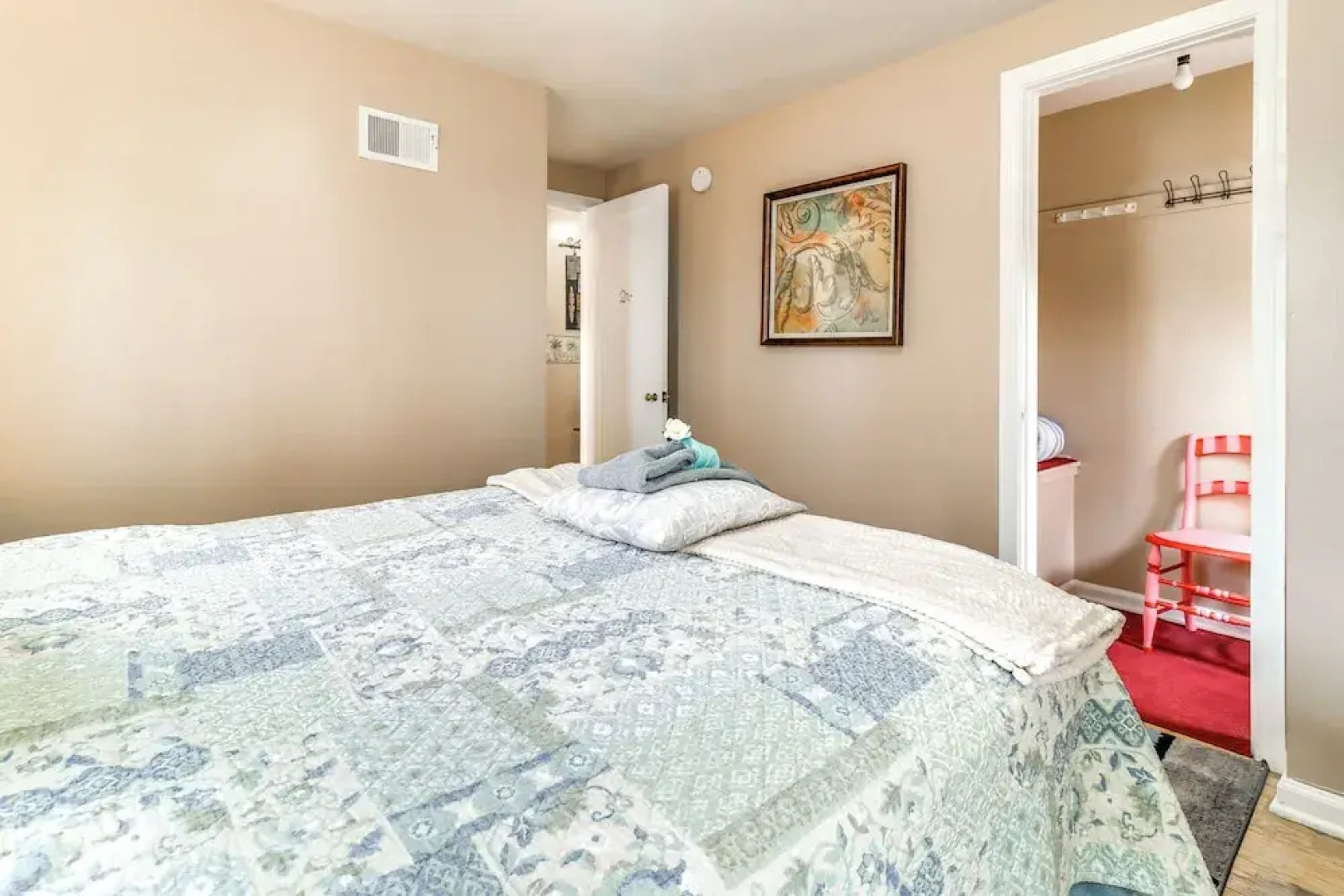 Walk to Adrian College: Family Home in Michigan