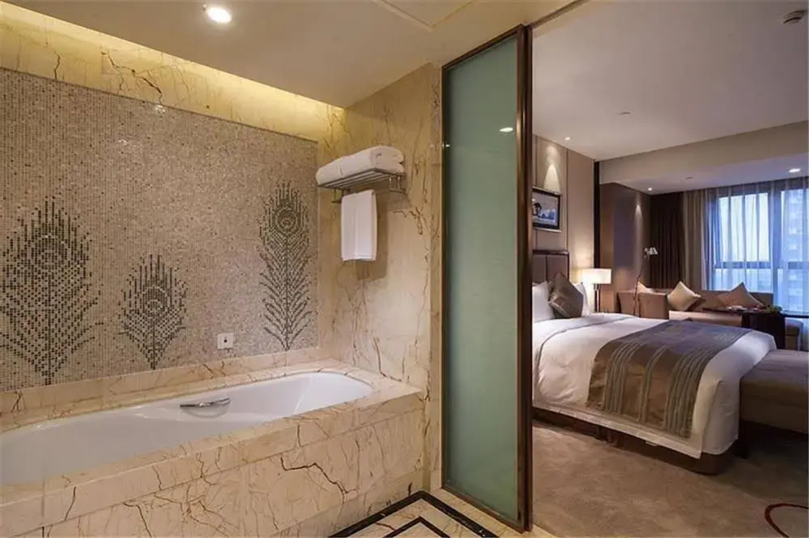 Chengdu Phoenix International Hotel