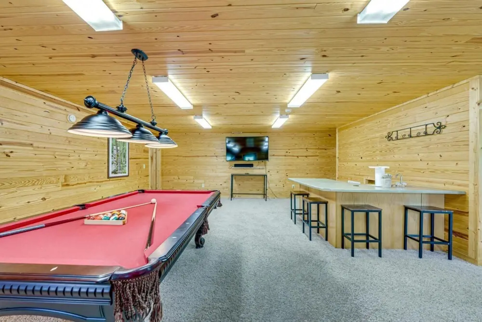Sage Grass Retreat Wears Valley Cabin w Hot Tub Game Room Wraparound Deck