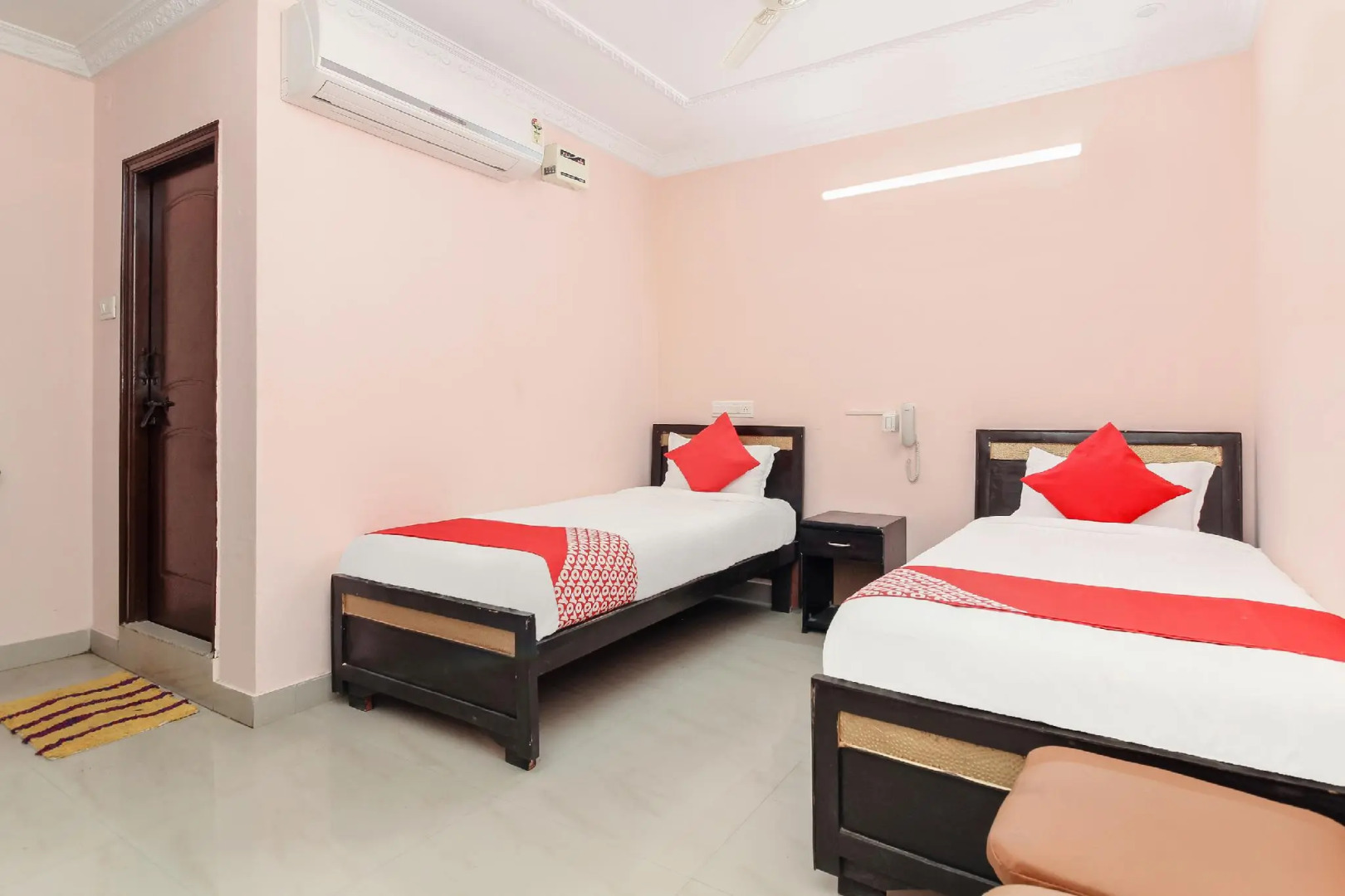 OYO 33408 Hotel Golden Inn