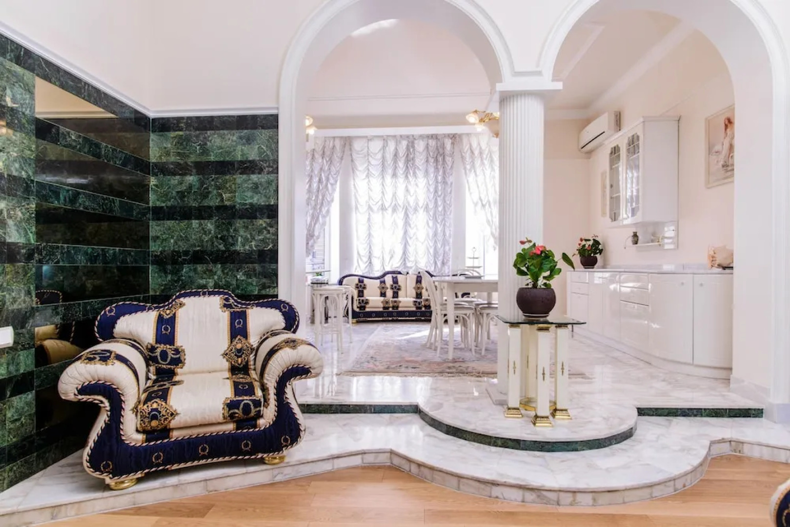 Апартаменты «Funny Dolphins Москва-сити»