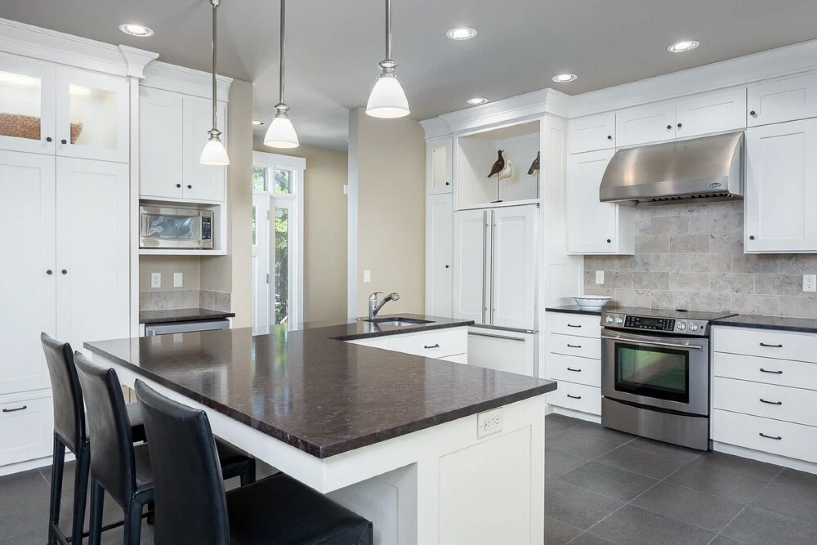 New Listing! Riverfront Dream - Walk To Beach! 6 Bedroom Home