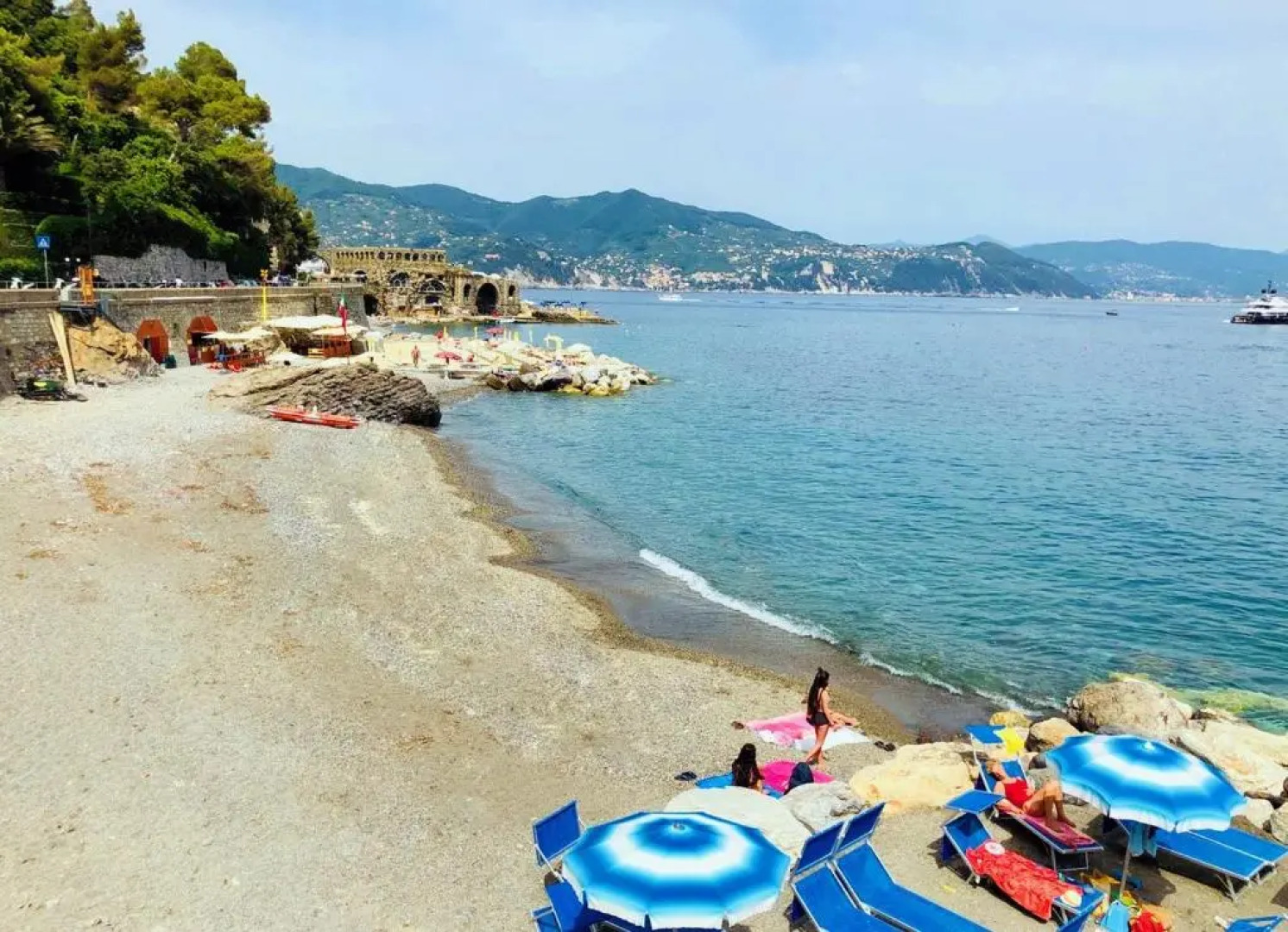 Large Apartment (3 bedrooms - 2 bathrooms), 50 meters from the beach