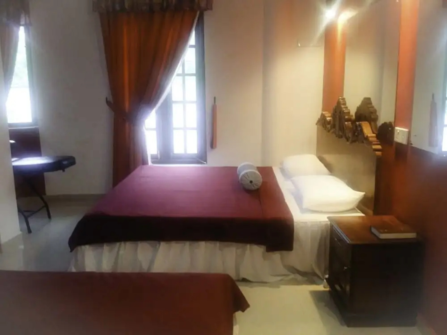 Yoho Toppass Breeze Hotel