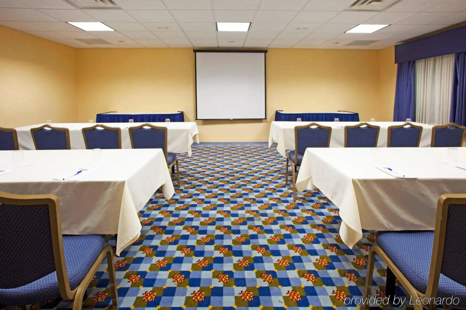 Holiday Inn Express Hotel & Suites Buffalo-Airport by IHG