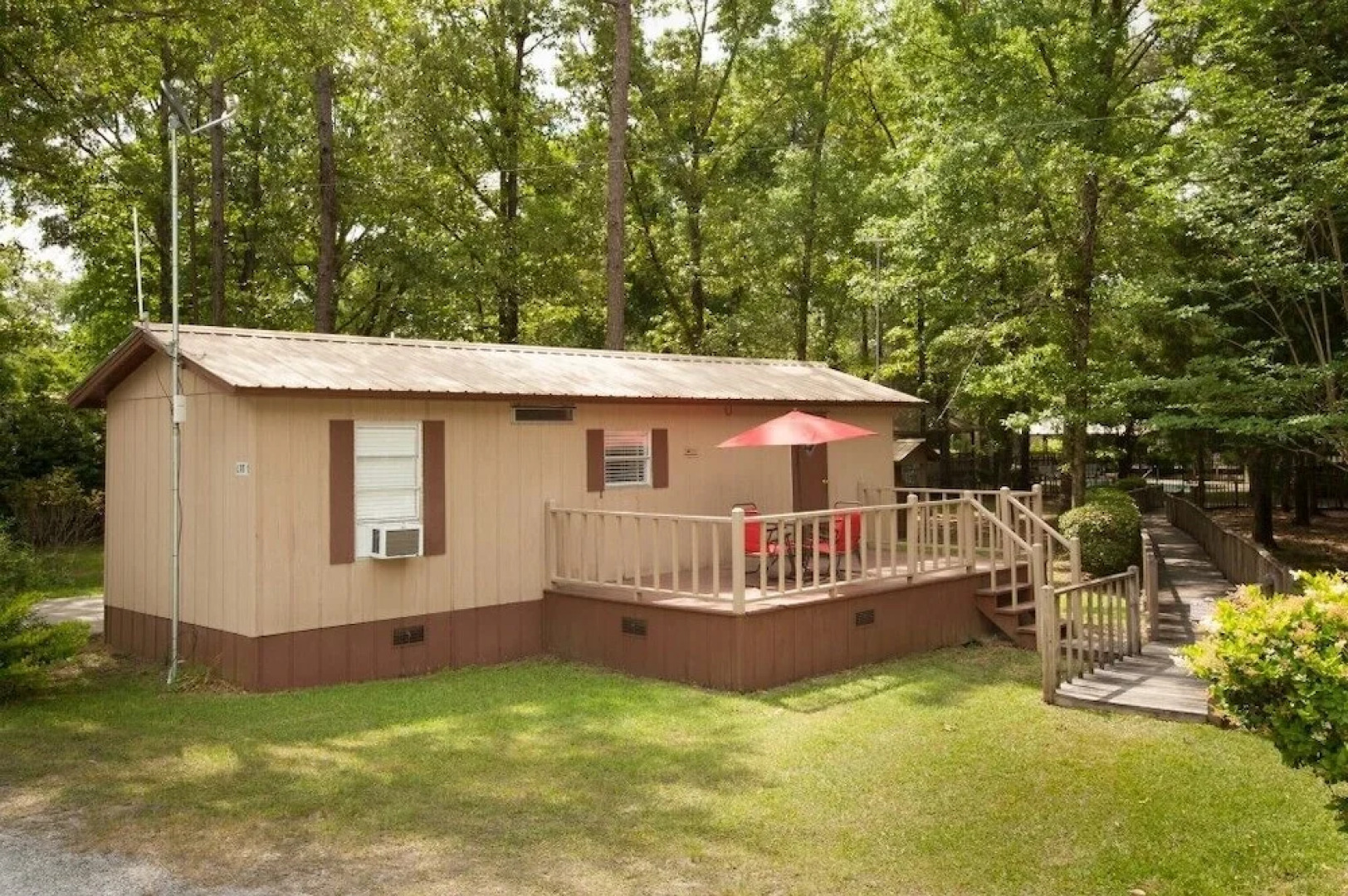 Pet Friendly #1 1 Bedroom Cottage