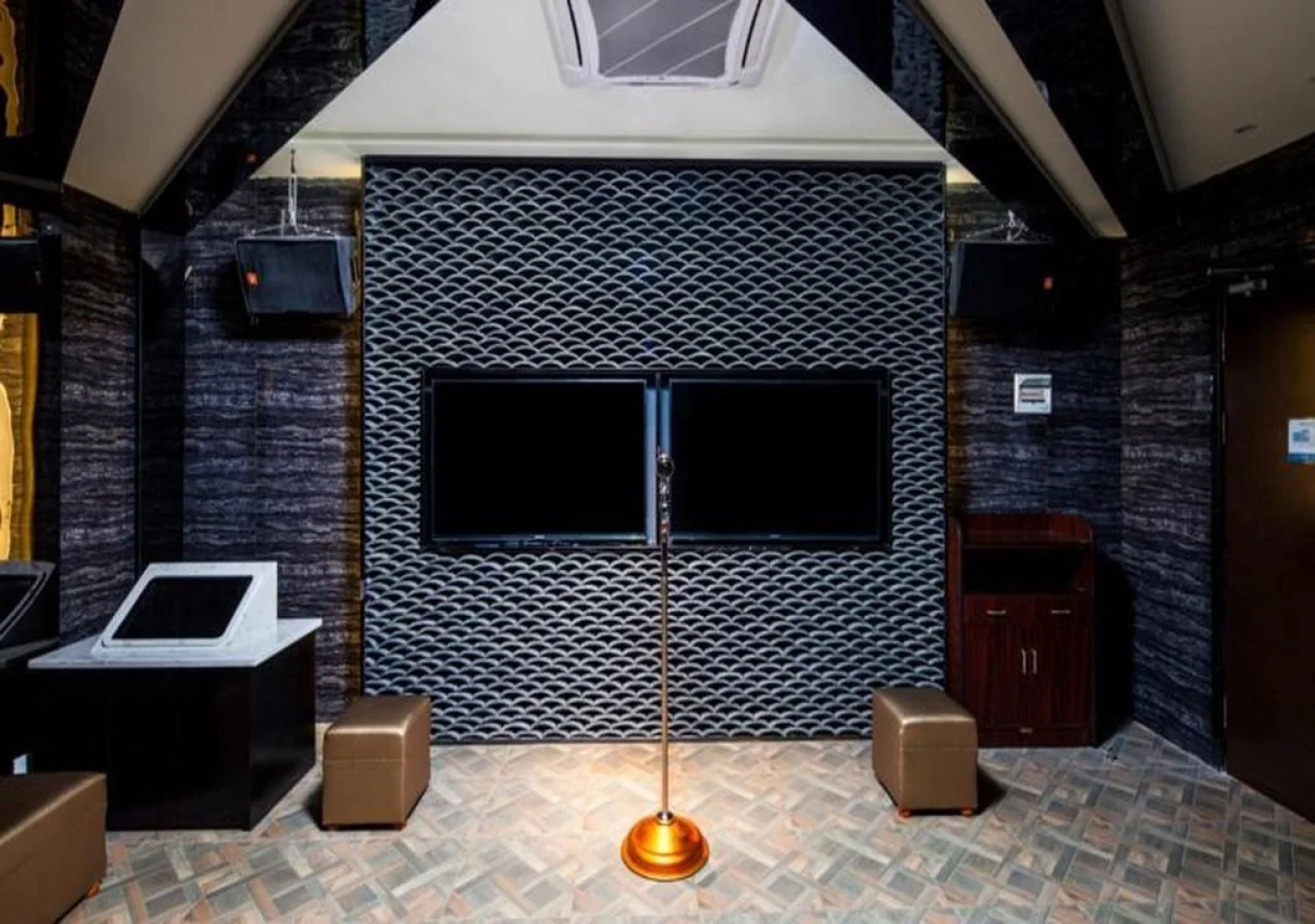 Elephant Trunk Hill Hotel