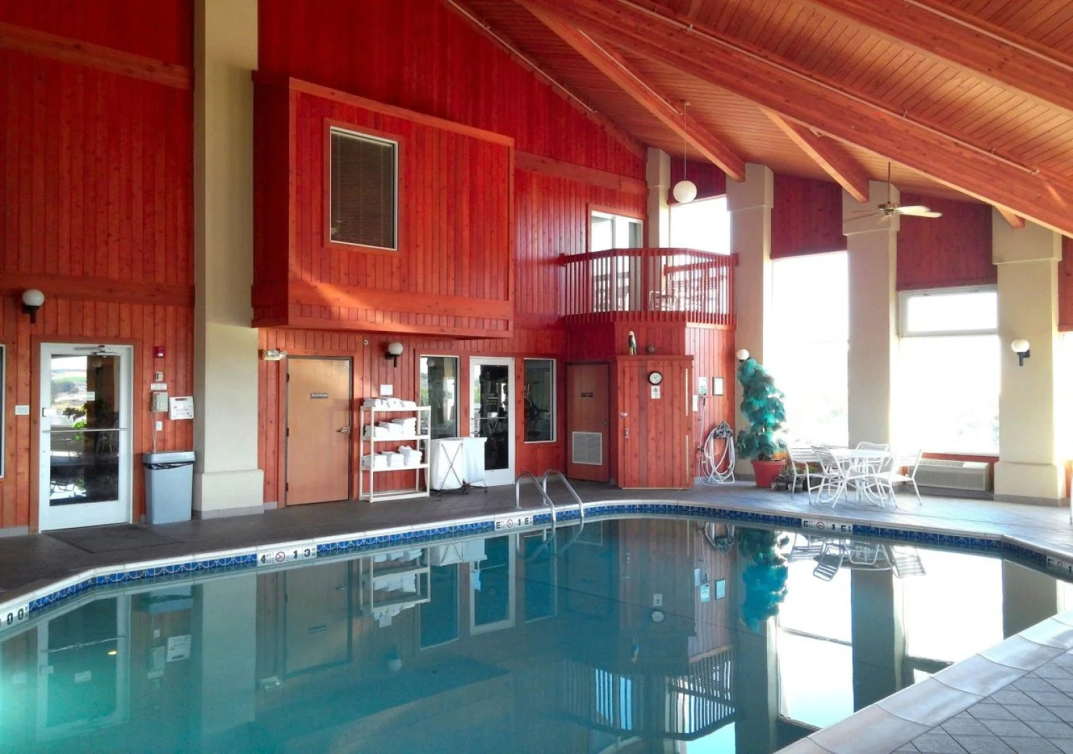 Ten Pin Inn & Suites