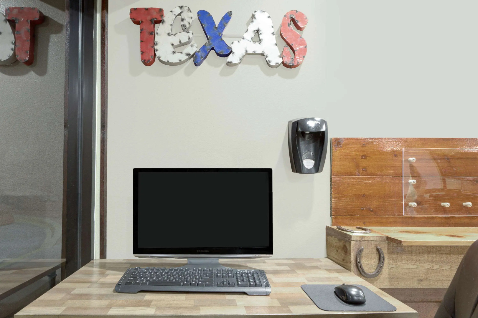 Super 8 by Wyndham Victoria/North/Mall Area