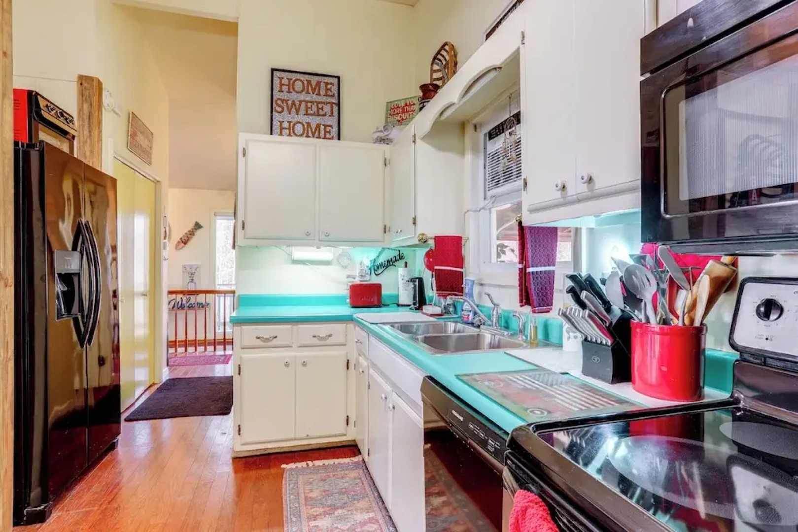 'the Treehouse' in Cherokee Village: Deck & Views