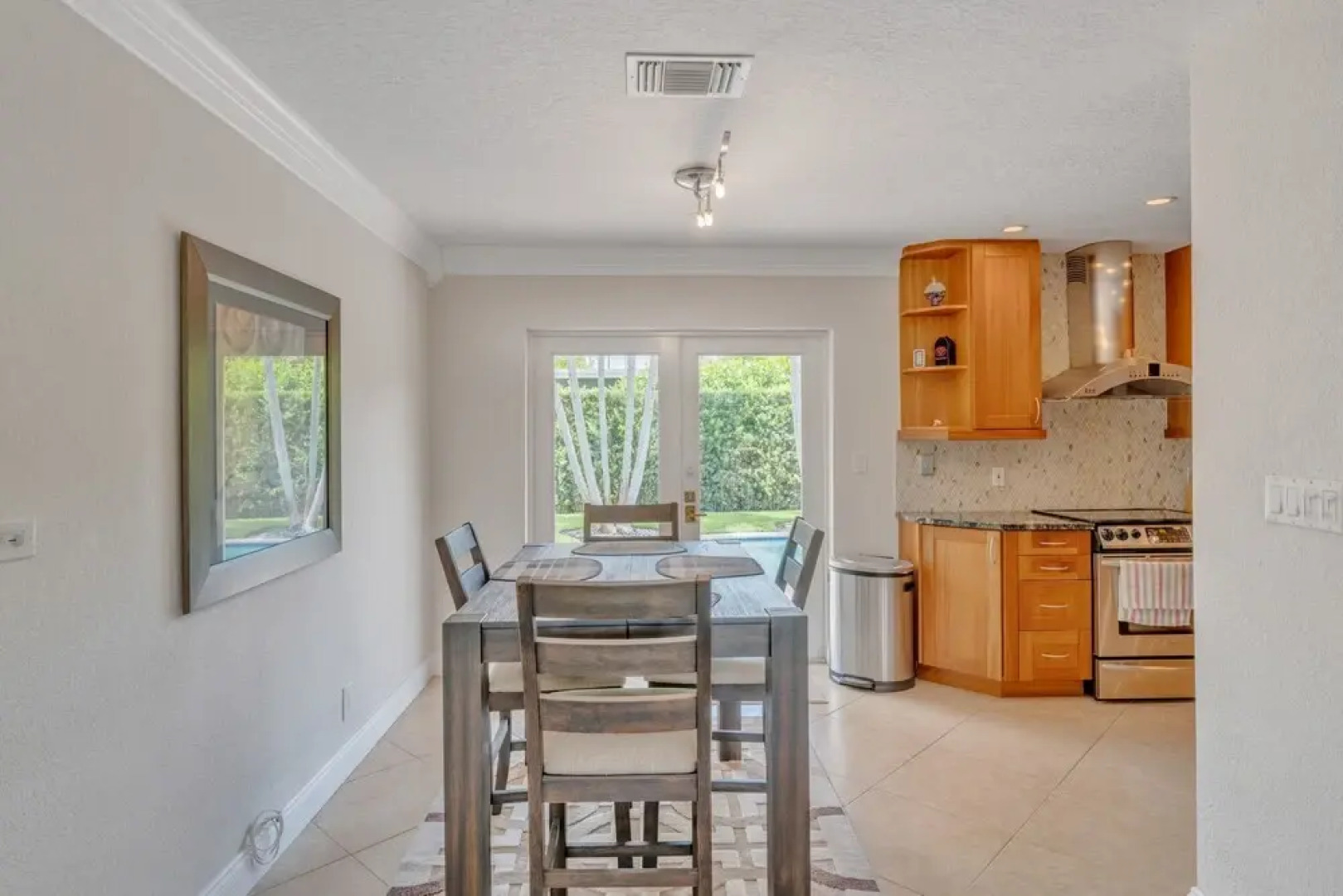 Shangri-la 3 Bedroom Home by RedAwning