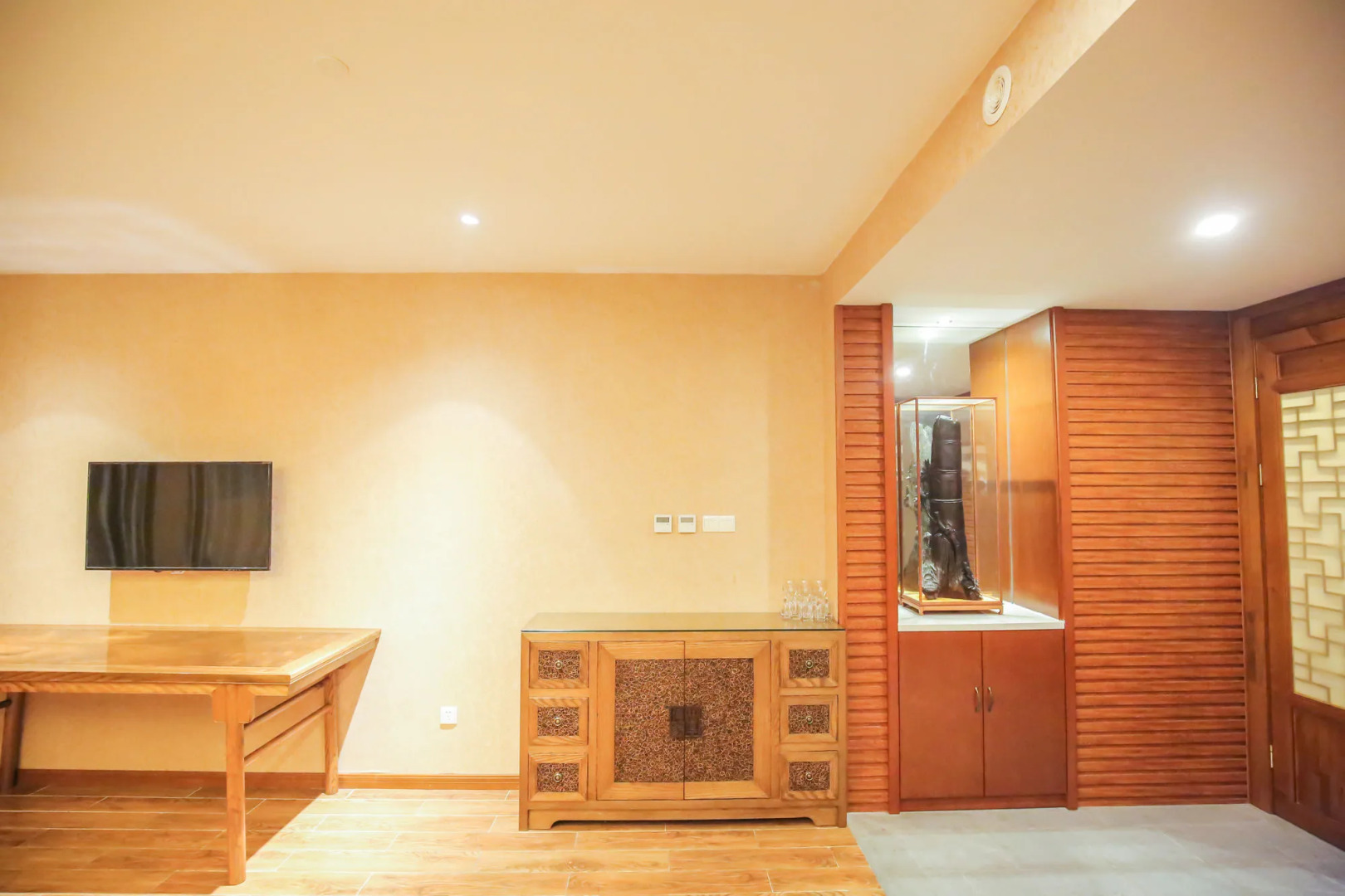 New Knight Royal Hotel Airport and International Resort