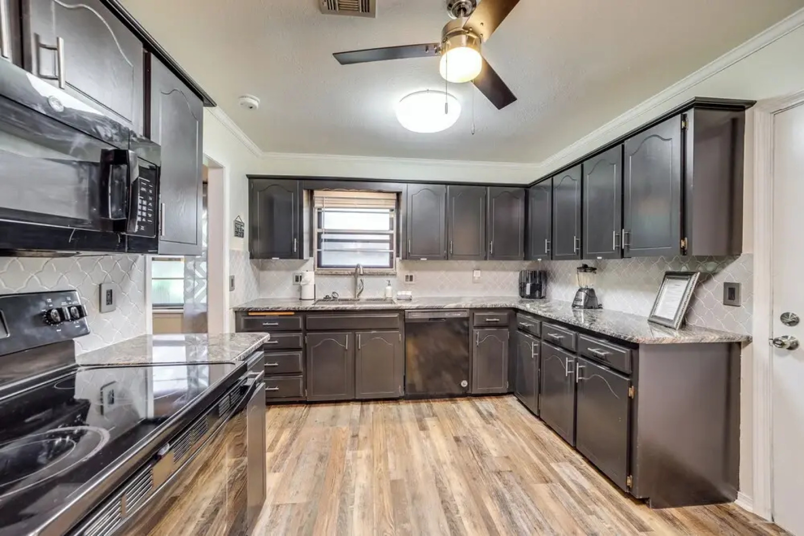 Broken Arrow Home: Family-friendly Amenities!
