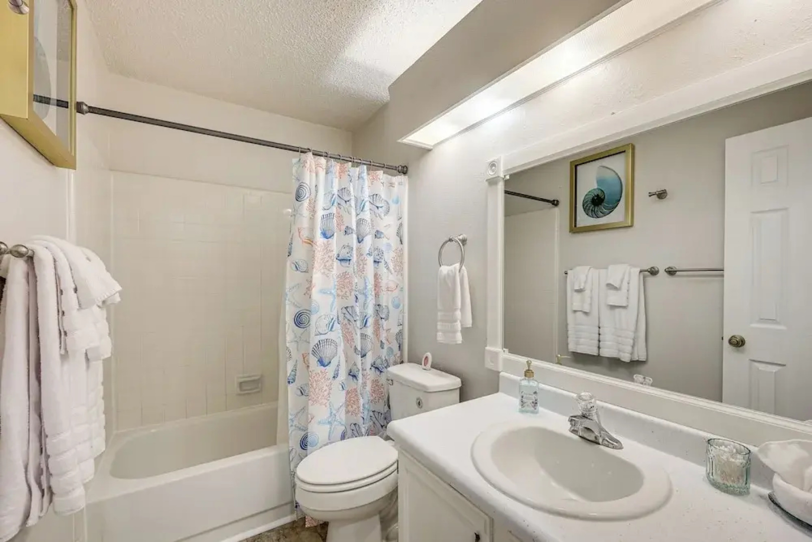 3 Mi to Randolph Afb: Family Home w/ Poker Table!