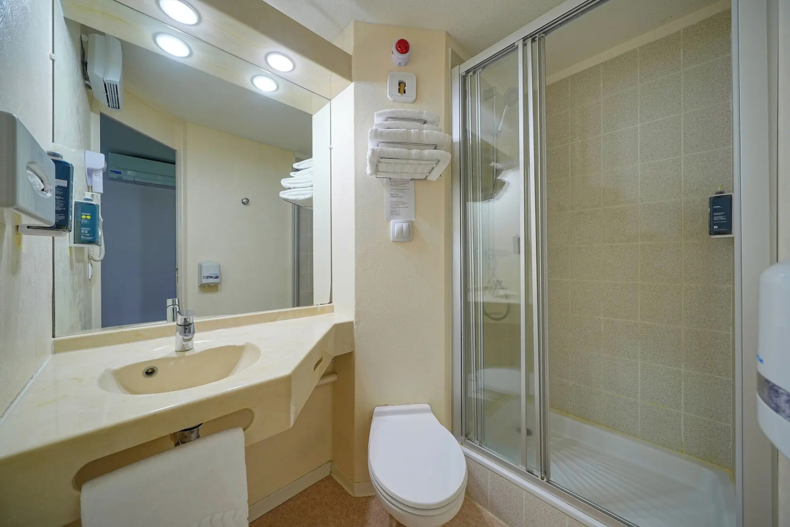 Brit Hotel Les Evens