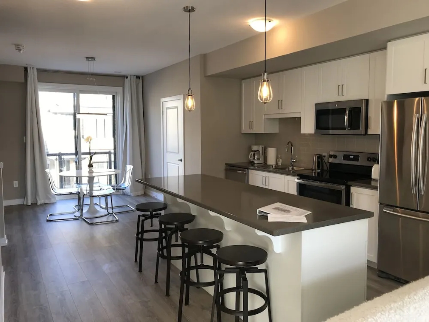 Executive Lakeview Town Home