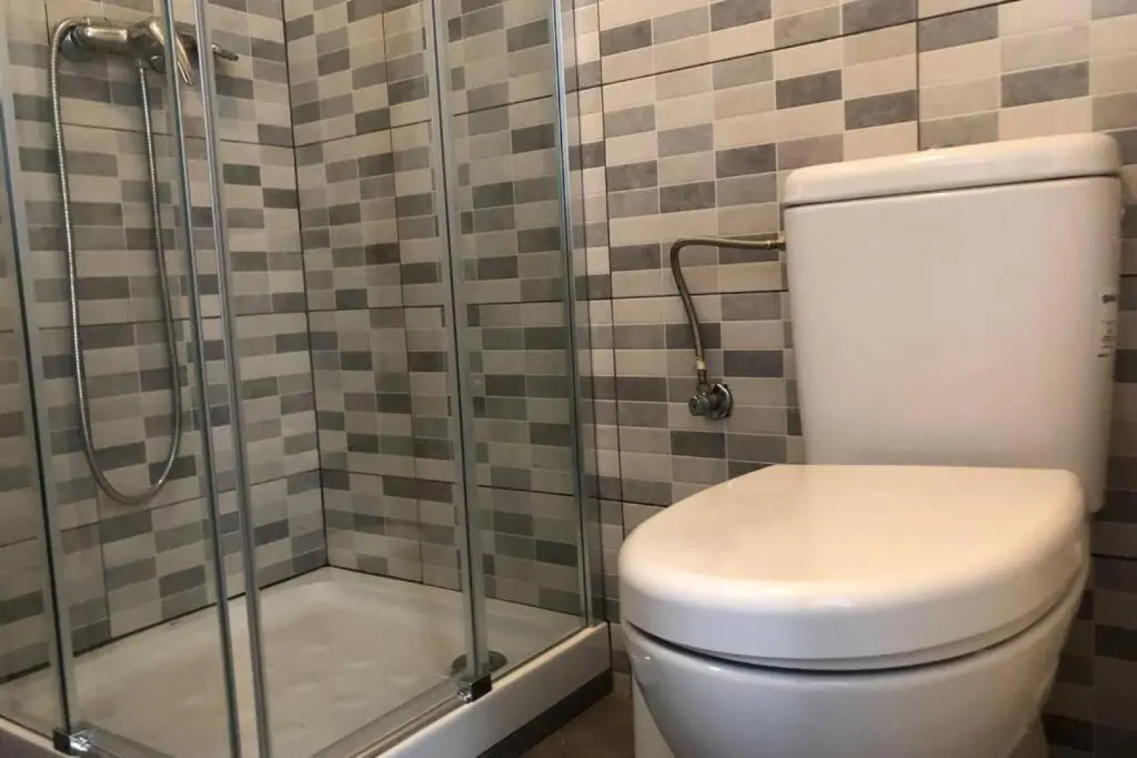 M4 Cool Terrace. 1 min to metro. 15 min to center